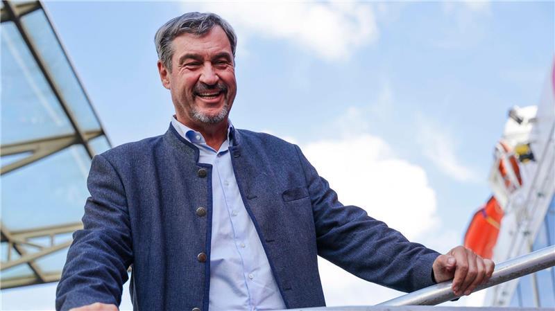 Söder mag lieber Küstennebel als Champagner Söder reist auf Einladung von Helgolands Bürgermeister Thorsten Pollmann (parteilos) und der Tourismusdirektorin Katharina Schlicht.