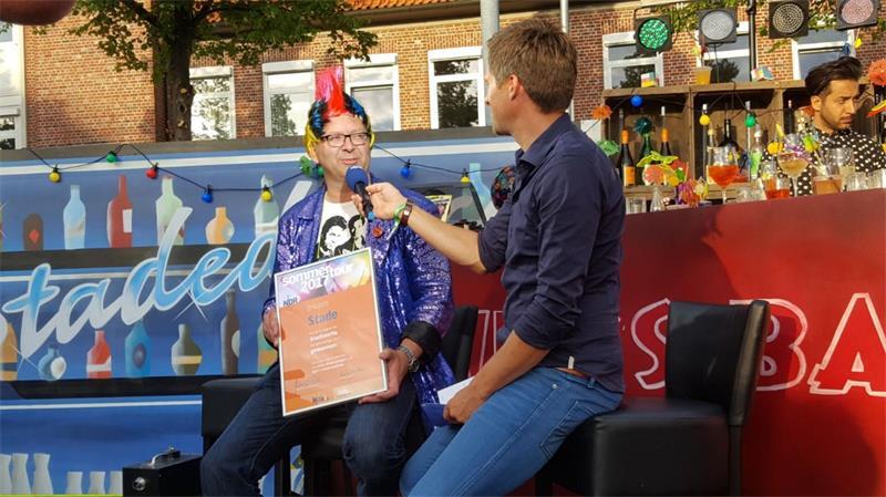 Fair und liebevoll: Hartlef war engagierter Macher und vor allem Mensch Sönke Hartlef 2017 mit NDR-Moderator Arne-Torben Voigts.