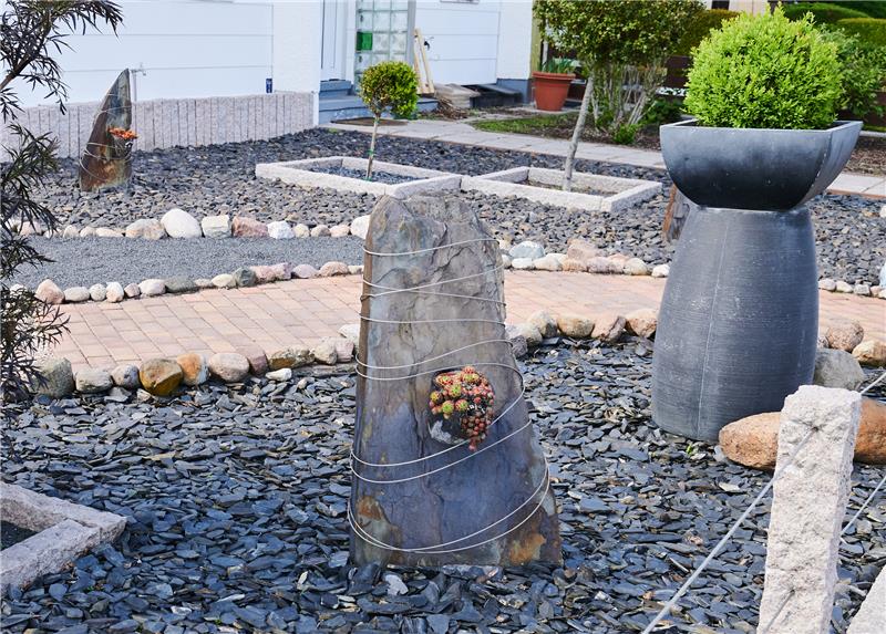 Neubaugebiet: Buxtehude will Schottergärten verhindern Sogenannte Schottergärten gelten als ökologisch sehr bedenklich, weil sie sich negativ auf Böden, Wasserhaushalt, Tier- und Pflanzenwelt auswirken. Foto: Annette Riedl/dpa