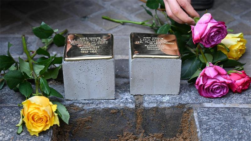 Sogenannte Stolpersteine erinnern in etlichen Kommunen Deutschlands an die Opfer des Nationalsozialismus. (Archivbild)