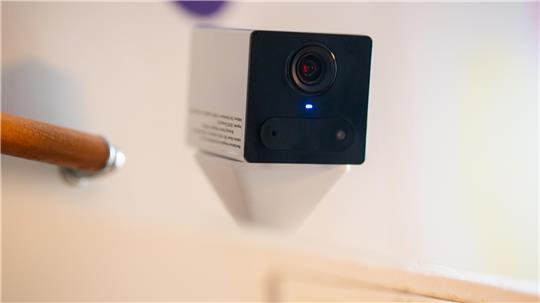 Solche Kameras werden im privaten Bereich zur Innenraumüberwachung und zur Kontrolle des eigenen Wohnraums eingesetzt.