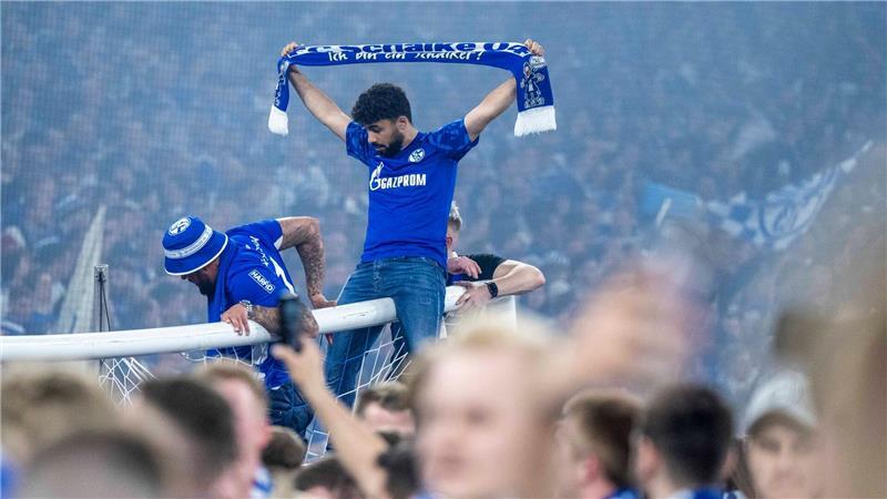 Solche Szenen soll es bei einem Schalker Aufstieg diesmal nicht geben. (Archivbild)