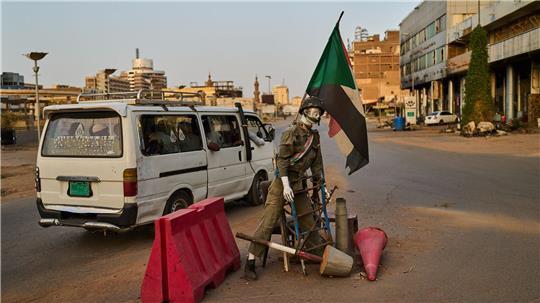 Soldaten-Puppe am Kontrollpunkt