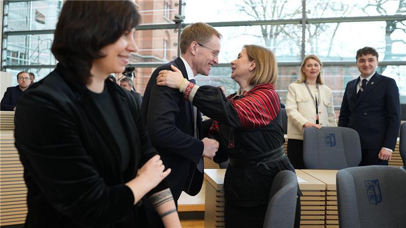 Solidarität mit der Ukraine vier Jahre nach der Vollinvasion Russlands bei einer Veranstaltung im Schleswig-Holsteinischen Landtag.