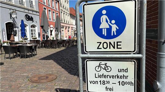Soll die Fußgängerzone am Fischmarkt ausgeweitet werden? Darüber wird in Stade diskutiert.