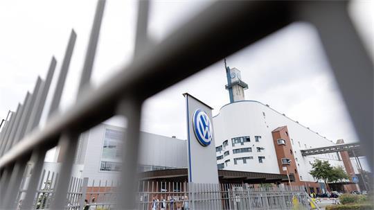 Soll zu einem Kompetenzzentrum für Sicherheits- und Verteidigungslösungen weiterentwickelt werden: Das VW-Werk in Osnabrück. (Archivbild)