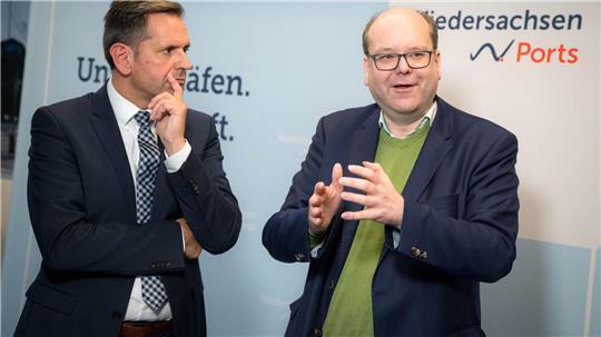Sollte vor Borkum Gas gefördert werden? In dieser Frage gibt es Differenzen zwischen Ministerpräsident Olaf Lies (l) und Umweltminister Christian Meyer (r). (Archivbild)