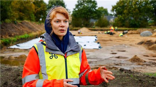 Siedlungsplatz in Heide freigelegt Solveig Ketelsen ist als Grabungsleiterin vor Ort.