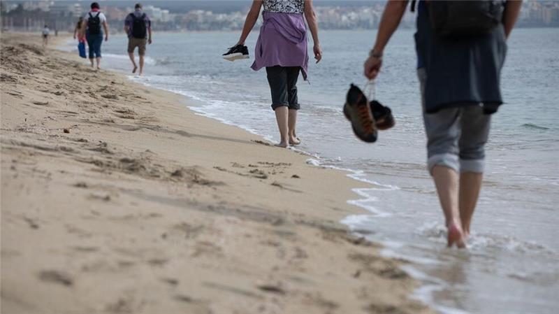 Sonnige Aussichten für Reisebranche – mehr Urlauber denn je Sommer, Sonne, Strand: Zu den beliebtesten Reisezielen der Deutschen zählt wieder einmal Spanien. (Archivbild)