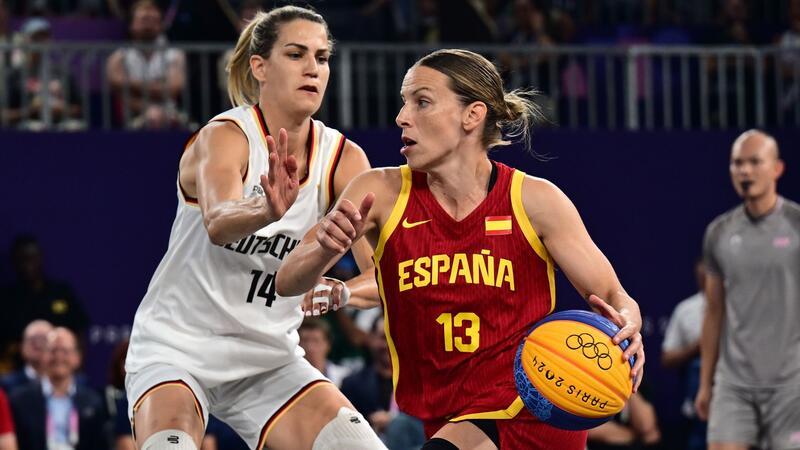 Sonja Greinacher (l) im Finale gegen die Spanierin Sandra Ygueravide