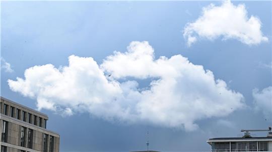 Sonne, Wolken und Schauer - so geht es vorerst weiter beim Wetter. 