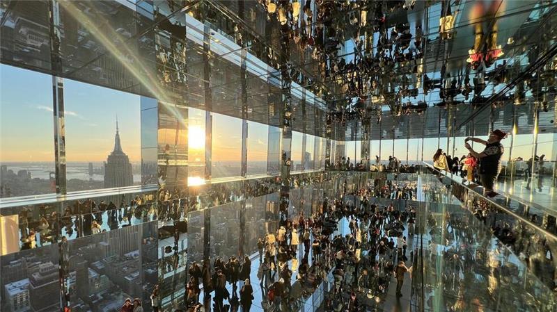 Teure beste Aussicht - New Yorks Wolkenkratzer im Wettbewerb Sonnenuntergang im Spiegelkabinett.