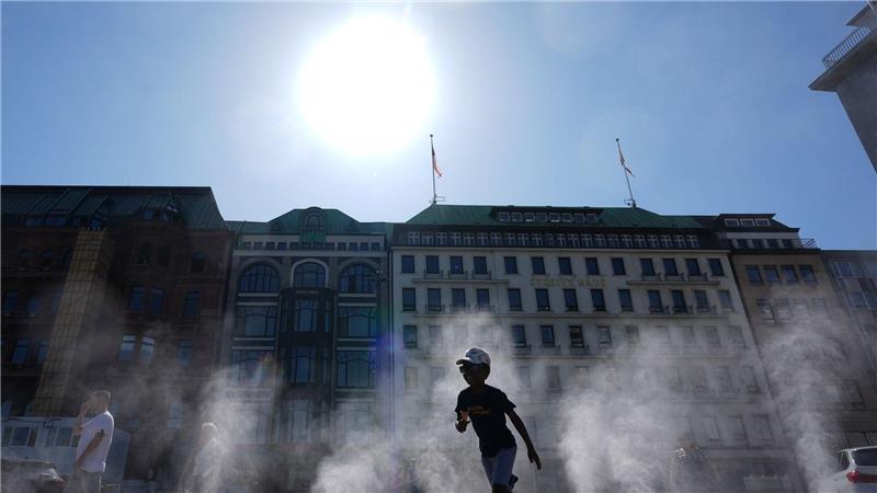 Sonnig und warm, aber deutlich zu trocken hat sich das Wetter in Hamburg im Jahr 2025 präsentiert, wie der Deutsche Wetterdienst (DWD) mitteilte. (Archivbild)