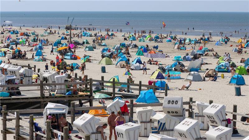 Sonnig und warm, aber etwas zu trocken hat sich das Wetter im Norden im Jahr 2025 präsentiert, wie der Deutsche Wetterdienst (DWD) mitteilte. (Archivbild)