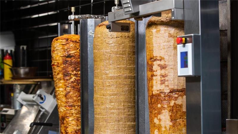 Einbruch mit Dönerspieß statt Brecheisen Sonst dreht sich darauf das Fleisch, in diesem Fall wurde ein Dönerspieß als Einbruchswerkzeug verwendet. (Symbolbild)