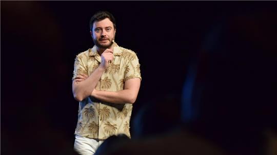 Sonst stellt er in der ARD sein Allgemeinwissen unter Beweis: Sebastian Klussmann war im Stadeum zu Gast.