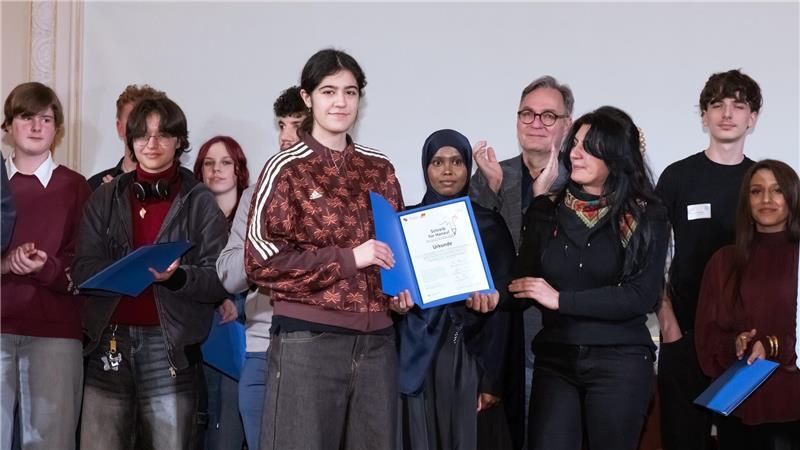 „Überall fremd“: Staderin ist kreativ und laut gegen Rassismus Sophie Elif Görgülü wurde in Berlin für ihren Text für Zusammenhalt und Vielfalt ausgezeichnet.