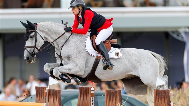Springreiter feiern bei EM in Spanien Bronze Sophie Hinners lieferte eine fehlerfreie Runde.
