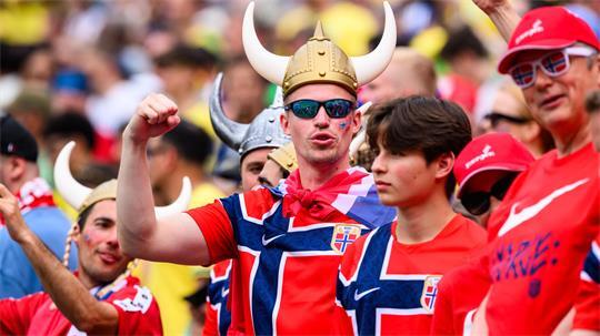 Sorgen für Stimmung: Schlachtenbummler aus Norwegen.