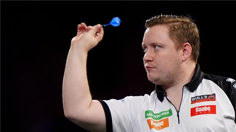 Souverän zum Start: Deutschlands bester Darts-Profi Martin Schindler gewinnt Runde eins bei der WM.