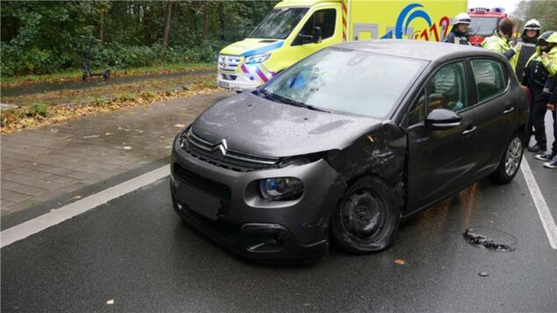 Sowohl der Citroën C3 als auch der Opel Zafira waren nach dem Unfall nicht mehr fahrbereit und mussten abgeschleppt werden.