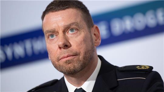 „Sowohl in Deutschland als auch in Europa sind diese Dimensionen bisher einmalig“, sagte der Leiter des Zollkriminalamtes, Tino Igelmann, bei einer Pressekonferenz in Köln. 