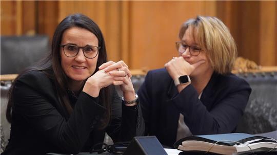 Sozial- und Stadtentwicklungsbehörde wollen mit Bezirken und Pflegekassen das Älterwerden im Quartier erleichtern. (Archivbild)