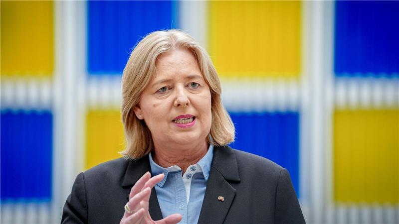 Rentenalter soll steigen - Stabile Renten für Jüngere Sozialministerin Bärbel Bas (SPD) hat zum Start der Kommission Vorschläge angekündigt, „wie die Alterssicherung auch in kommenden Jahrzehnten stabil, gerecht und nachhaltig bleibt“. (Archivbild)