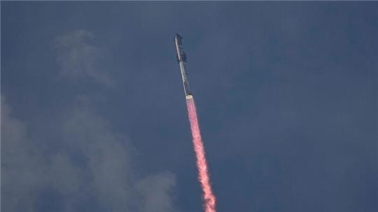 SpaceX’s Mega-Rakete Starship startet zu ihrem dritten Testflug von der Starbase in Boca Chica.