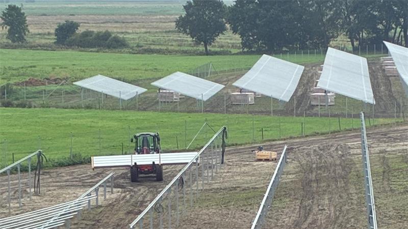 Millionen-Projekt in Nottensdorf im Bau: Solarstrom versorgt 1500 Haushalte Spätestens 2027 soll die Freiflächen-PV-Anlage in Betrieb gehen.