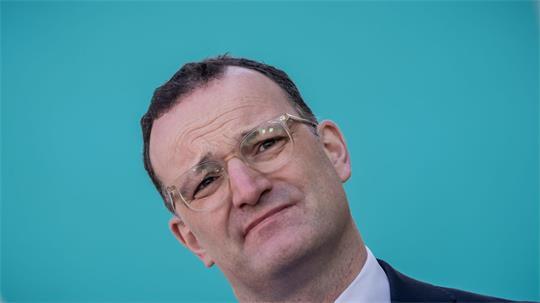 Spahn und sein Mann Daniel Funke hatten am Mittwoch bekanntgegeben, dass sie Eltern geworden sind. (Archivbild)