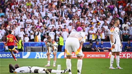 Spanien - Deutschland, Finalrunde, Viertelfinale: Deutsche Spieler reagieren nach dem Tor zum 2:1.