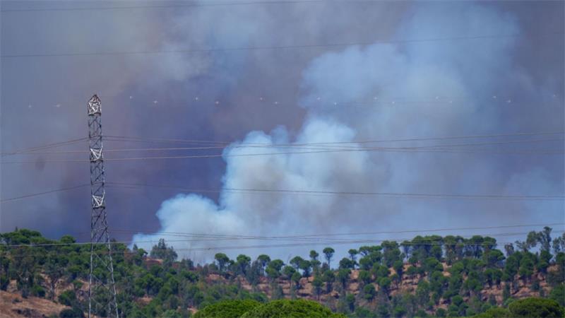 Hunderte fliehen vor Waldbrand im Südwesten Spaniens Spanien erlebt dieses Jahr eine besonders heftige Waldbrandsaison.