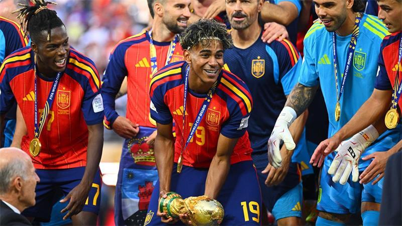 Klopps DFB-Plan mit Kritik und Abschied von Titelträumen Spanien ist für den designierten Bundestrainer Klopp die Benchmark im Welt-Fußball - über den Titelgewinn hinaus.