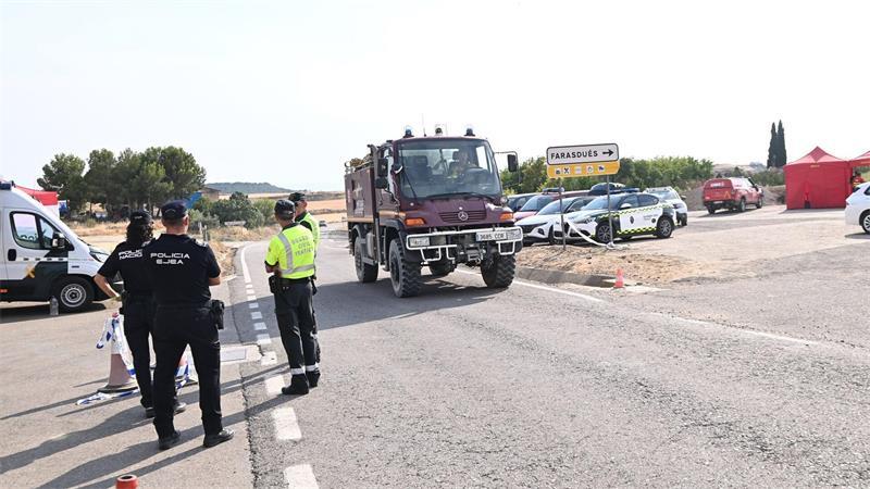 Großer Waldbrand bei Madrid außer Kontrolle Spanien verfügt wegen der regelmäßigen großen Waldbrände über große Einheiten zur Brandbekämpfung. Neben meist Hunderten Feuerwehrleuten bei einzelnen Bränden sind auch oft um die 25 Löschflugzeuge im Einsatz, von denen Spanien insgesamt etwa 80 hat.