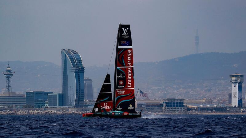 „Patriot“ gewinnt Nervenschlacht gegen Schweizer „BoatOne“ Spannend: Der Kampf um den Herausforderer-Status beim America’s Cup.