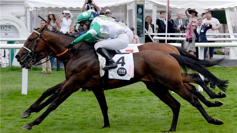 Erste Frau gewinnt deutsches Galopp-Derby Spannendes Finale beim deutschen Galopp-Derby.