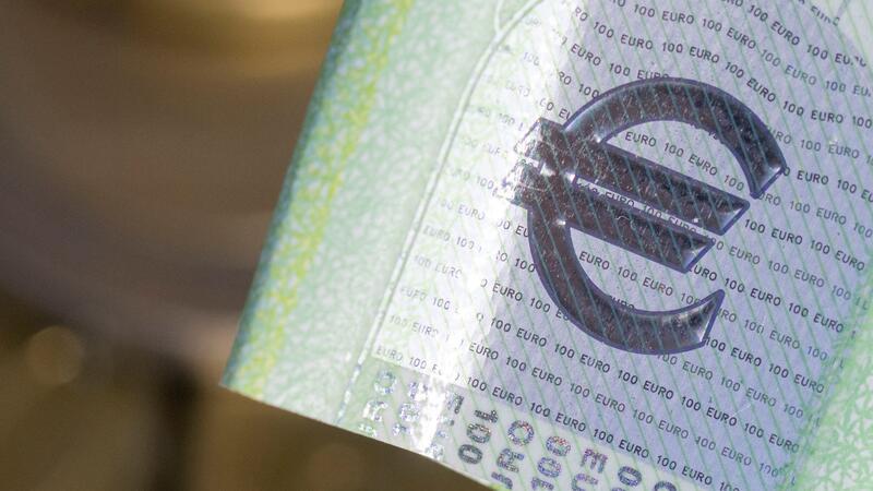 Festgeldzinsen sinken auf Tiefstand seit Frühjahr 2023 Sparer bekommen immer weniger Zinsen auf Festgeld - Banken rechnen mit Leitzinssenkungen der EZB (Archivfoto)