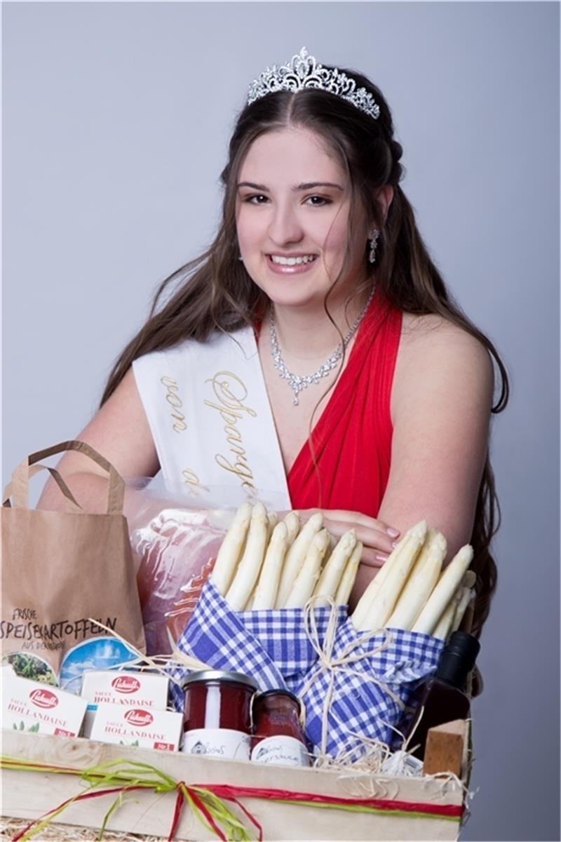 Spargelkönigin von der Geest ist der Titel der neuen Majestät, Lynn-Marie Müller aus Deinste. Foto: Fotobrise Fredenbeck