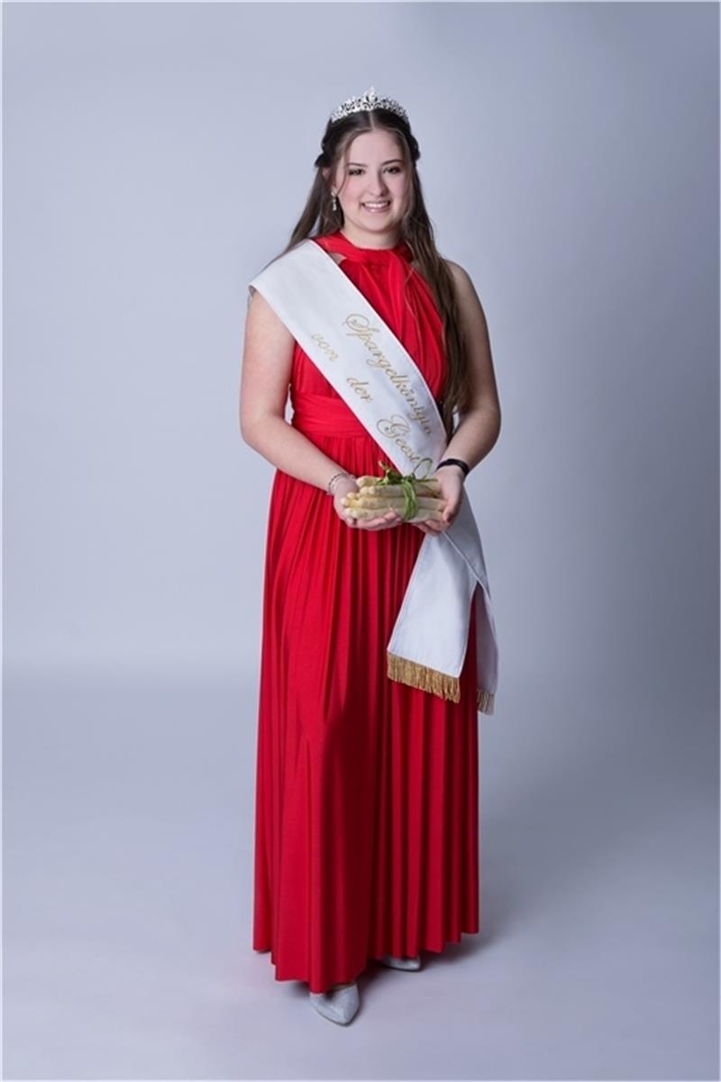 Spargelkönigin von der Geest ist der Titel der neuen Majestät, Lynn-Marie Müller aus Deinste. Foto: Fotobrise Fredenbeck