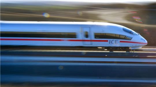 Sparpreise sind oft deutlich günstiger als der reguläre Flexpreis. Allerdings sind Fahrgäste damit auf einen bestimmten Zug festgelegt.
