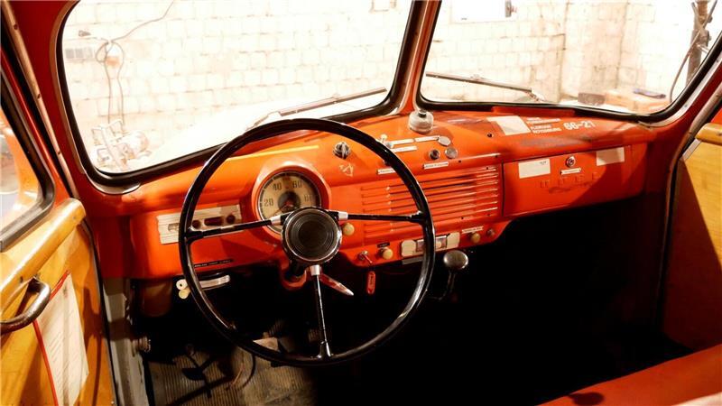 Spartanisch ist die Ausrüstung der Fahrerkabine. Elektronik war 1979 ein Fremdwort. Vorne links kann man noch den Funkruf der Westertimker Feuerwehr lesen.