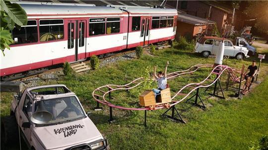Spelunke, Café zum Dübel, Straßenbahn - im Kliemannsland kann in individuellen Locations gefeiert werden.