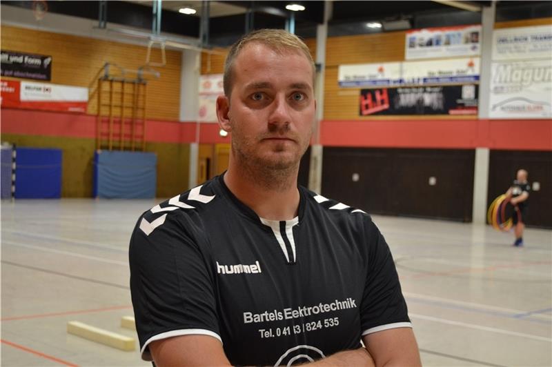 "Speziell für uns ist das schade. Die junge Mannschaft steckt mitten im Umbruch und nun fehlt dem VfL eine komplette Saison", sagt Alexander Mirkens, Trainer des VfL Horneburg.
