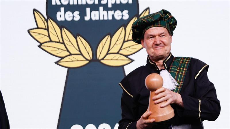 Spiele-Autor Reiner Knizia hat für „Rebirth“ die Auszeichnung in der Kategorie „Kennerspiel des Jahres“ gewonnen.  
