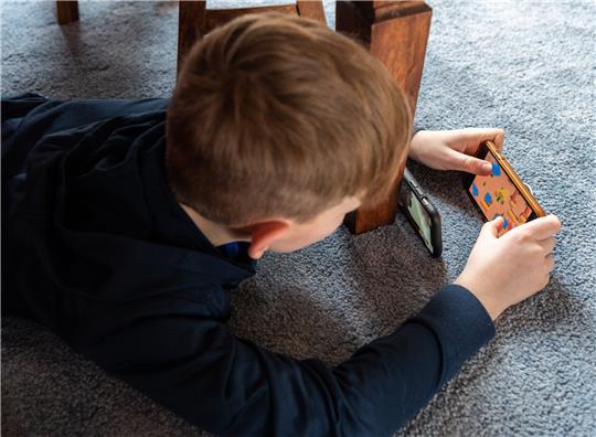 Spiele auf dem Handy können ins Geld gehen. Foto: dpa