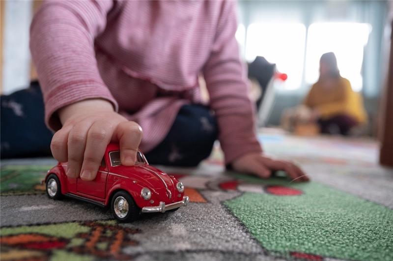 Spielen ist für Kinder nicht nur eine Freizeitbeschäftigung. Spielend entdecken sie die Welt und lernen fürs spätere Leben. Wie hat Corona das verändert? Foto: Sebastian Gollnow/dpa