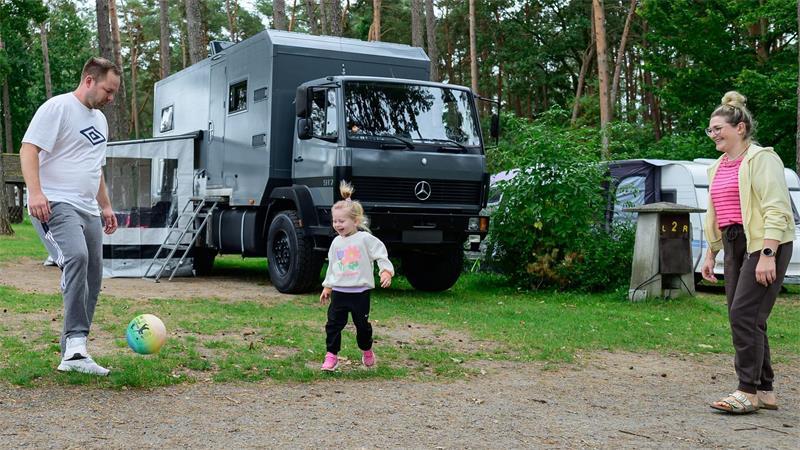 Camping-Boom in Niedersachsen: Dieser Platz ist begehrt Spielen unter freiem Himmel, ohne Angst vor dem Verkehr haben zu müssen - viele Familien schätzen das am Camping-Urlaub.