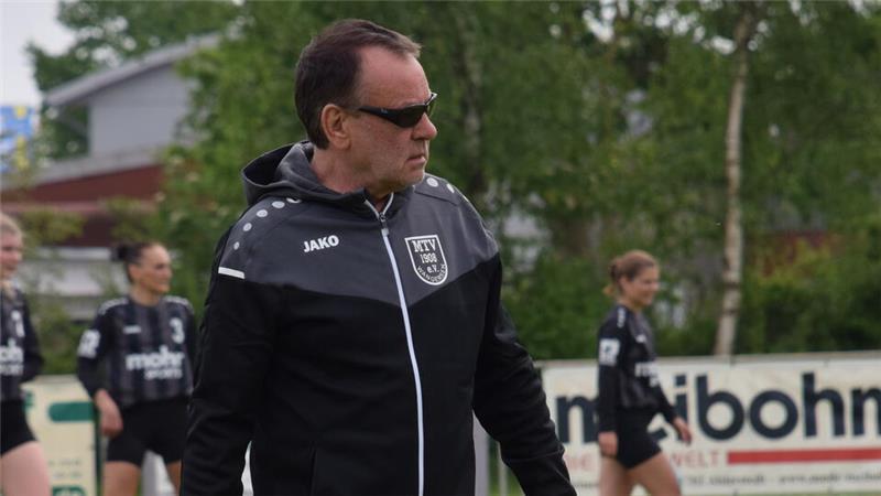 Seit 50 Jahren Trainer in Wangersen: Bernd Schnackenberg tritt kürzer Spieler, Trainer, Abteilungsleiter: Bernd Schnackenberg ist beim MTV Wangersen fest verwurzelt.