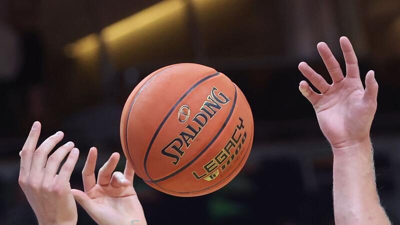 Veolia Towers Hamburg können Alba Berlin nicht stoppen Spieler in AKtion.